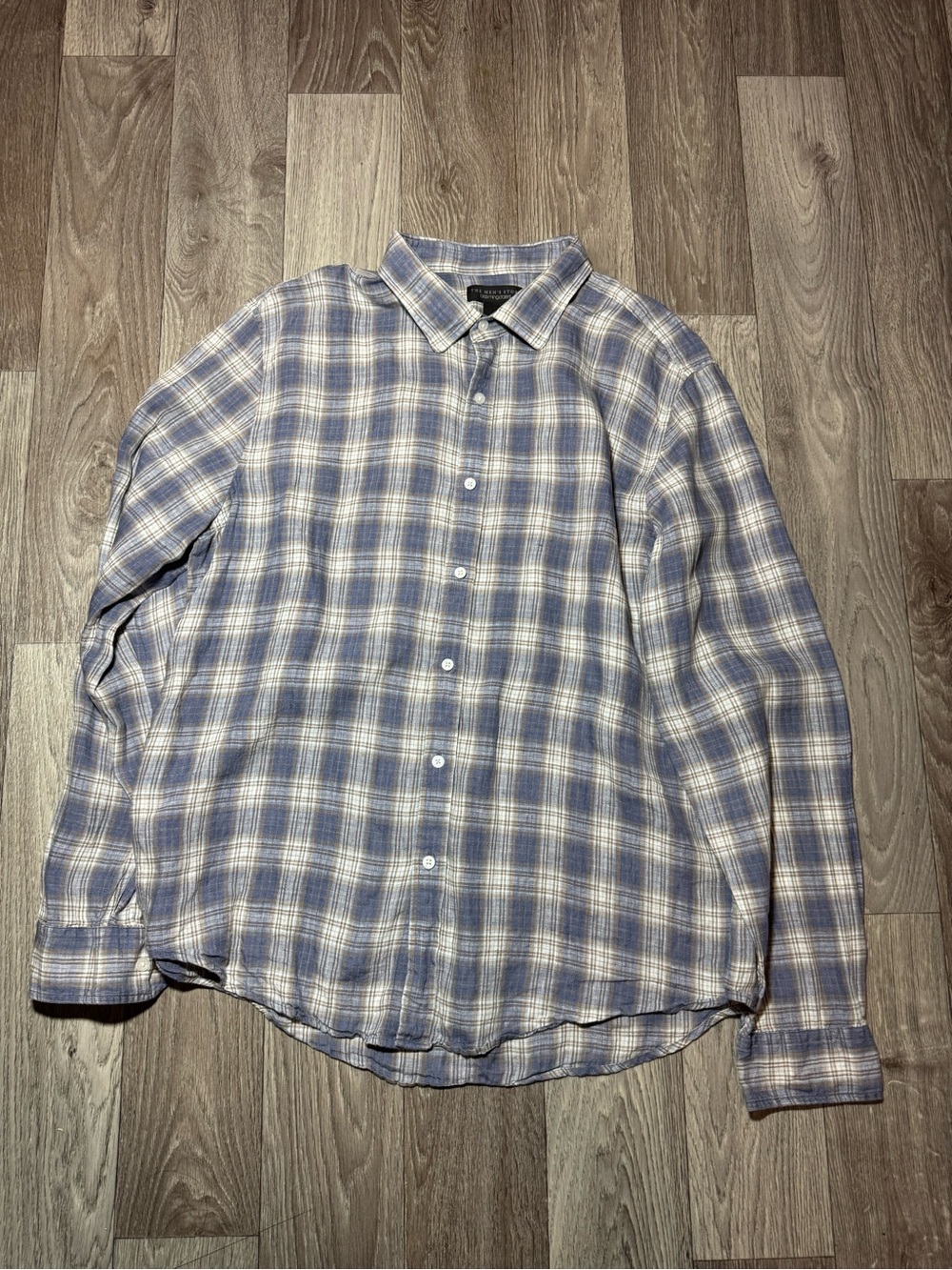Bloomingdale’s Men’s Linen Button Up Shirt